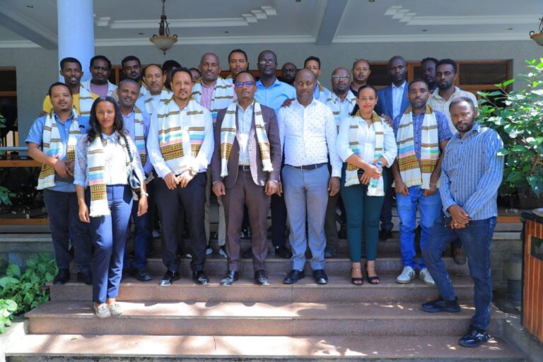 የአዲስ አበባ ከተማ ጤና ቢሮ ምክትል ቢሮ ኃላፊ በአቶ ዳንኤል ዳምጤው የሚመራ ቡድን ከሲዳማ ክልል ሕብረተሰብ ጤና ኢንስቲትዩት የልምድ ልውውጥ አድርጓል።