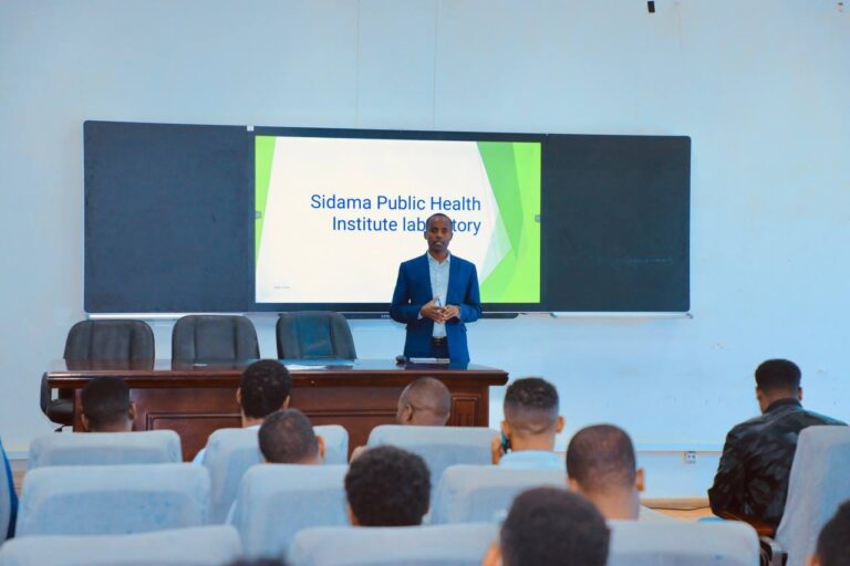 የሲዳማ ሕብረተሰብ ጤና ኢንስቲትዩት የ2016 በጀት ዓመት የላቦራቶሪ ፕሮግራም ተግባራት አፈፃፀም ግምገማ እና የእውቅና መድረክ ተካህዷል።