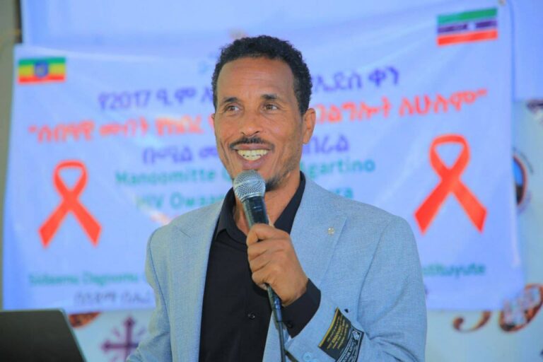 የሲዳማ ሕብረተስብ ጤና ኢንስቲትዩት አመራሮችና ሰራተኞች በዓለም አቀፍ ደረጃ ለ38ኛ በሀገራችን ለ37ኛ ለሚከበረው የኤች አይ ቪ ኤድስ ቀን እና በዓለም አቀፍ ደረጃ ለ33ኛ ጊዜ በኢትዮጵያ ደግሞ ለ19ኛ ጊዜ ” የሴት ልጅ ጥቃት የኔም ነው ስለዚህ ዝም አልልም!!” በሚል መሪ ቃል የፀረ-ፆታዊ ጥቃት (ነጭ ሪቫን) ቀንን በኢንስቲትዩት ደረጃ በተለያዩ ዝግጅቶች አክብረዋል፡፡