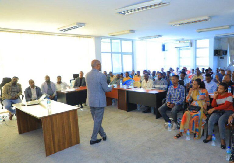 ሙሰኛ የሚሰርቀዉ ገንዘብን ብቻ ሳይሆን የነገ ሀገር ተረካቢዎችን መልካም አስተሳሰብ ጭምር ስለሆነ ባገኘን አጋጣሚ ሁሉ ሙሰኞችን መታገል ይገባል የሲዳማ ህብረተሰብ ጤና ኢንስቲትዩት ም/ዋና ዳይሬክተር አቶ ኡጋሞ ሃናጋ ።