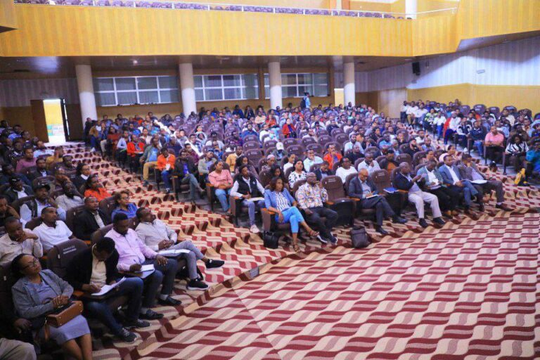 በህገ ወጥ የመድሃኒት ዝውውር ላይ ተሰማርተው ህብረተሰቡን ለከፋ የጤና ችግር እየዳረጉ ያሉ አካላትን በጋራ ርብርብ መከላከል እንደሚገባ ተገለፀ።