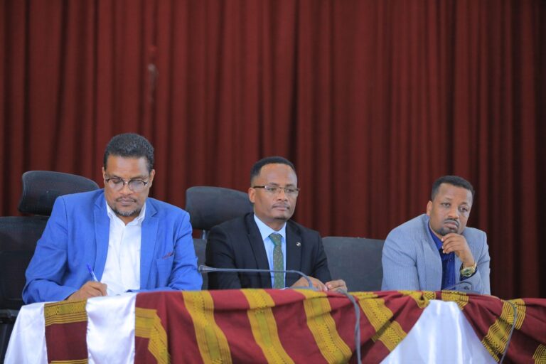 ‎’የጤናው ዘርፍ አርበኝነት ለሀገር ዕድገት” በሚል መሪ ቃል በክልሉ በሁሉም ጤና አጠባበቅ ጣቢያዎች ከጤና ባለሙያዎች ጋር ውይይት እየተካሄደ ነው።