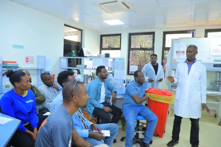 ለይርጋለም ሆስፒታል ህክምና ኮሌጅ ላቦራቶሪ ባለሙያዎች የማይክሮባዮሎጂ ምርመራ አገልግሎት ማስጀመሪያ ስልጠና ተሰጠ።