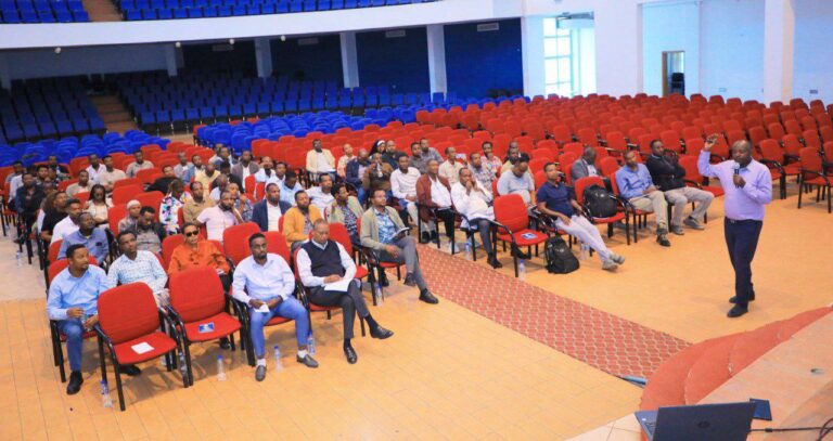 የሲ/ብ/ክ/መ ሕብረተሰብ ጤና ኢንስቲትዩት በክልል የጤና መረጃ ትንተና ስርዓት አጠቃቀም የ”DHIS2″ ሶፍትዌር ስራዎች በዓመቱ በክልሉ ያከናወናቸውን ተግባራት አፈፃፀም ገምግሟል ::