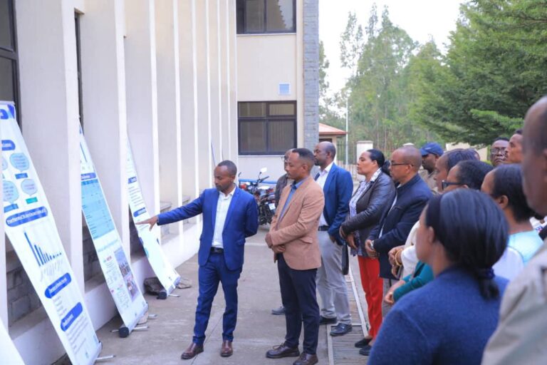 የሲዳማ ብሔራዊ ክልላዊ መንግስት ም/ቤት ቋሚ ኮሚቴ ቡድን የሲዳማ ህብረተሰብ ጤና ኢንስቲትዩት ቢሮና ላቦራቶሪን ጎበኙ ።