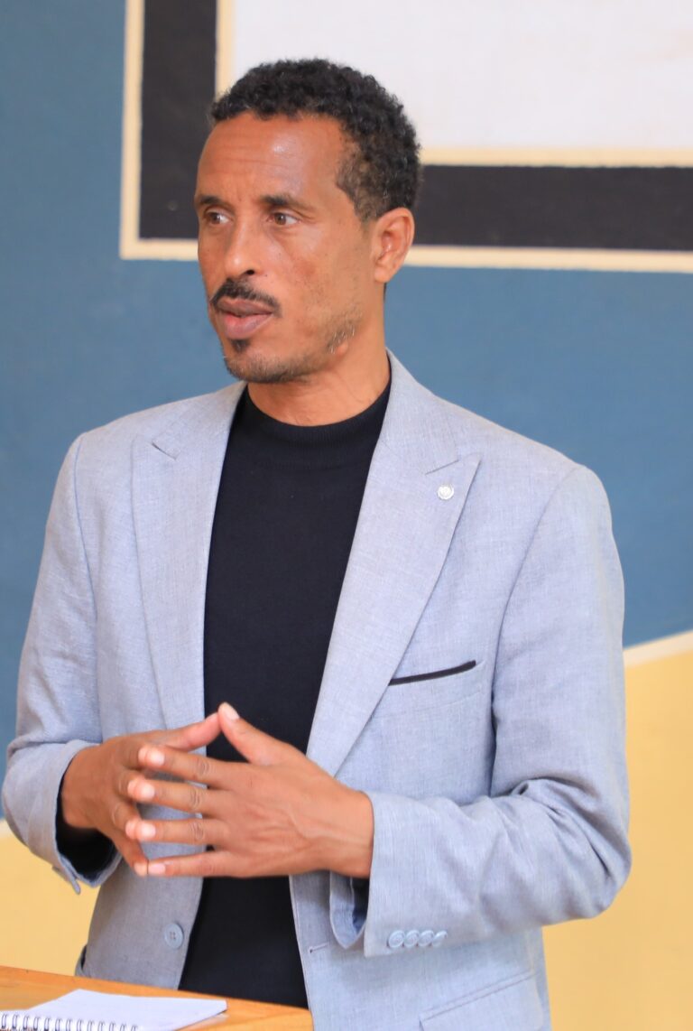 የሲዳማ ክልል ሕብረተሰብ ጤና ኢንሰቲትዩት በሕብረተሰቡ ጤና ላይ አደጋ ልያደርሱ የሚችሉ በሽታዎች ስከሰቱ ቶሎ ለማረጋገጥ፣ ሪፖርት ለማድረግና ምላሽ ለመስጠት የሚያስችል አለማቀፍ የ7-1-7 መለኪያ ተግባራዊ ለማድረግ የሚያስችል የበሽታዎች ቅኝት መረጃ ስረዓት ስልጠና መስጠት ተጀመረ።