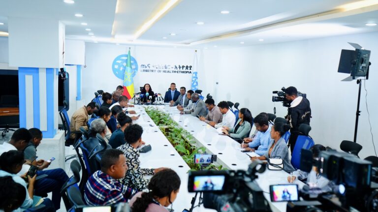 የአደጋ ጊዜ ፈጣን ምላሽ ሰጪ ቡድኖች የማርበርግ ቫይረስ በሽታ ወደ ተገኘበት አካባቢዎች ተልከው ቫይረሱን የመከላከልና የመቆጣጠር ስራ እየተሰራ ይገኛል