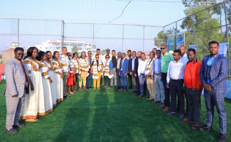 በዛሬው ቀን የህዝብ ተወካዮች ምክር ቤት የጤና ፣ የማህበራዊ ልማት ፤የባህል ቱሪዝምና ስፖርት ቋሚ ኮሚቴ አባላት የሲዳማ ክልል የሕብረተሰብ ጤና ኢንስቲትዩትን ጎብኝተዋል።