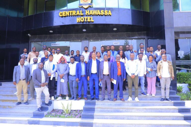 የኢትዮጵያ ህብረተሰብ ጤና ኢንስቲትዩት ከሲዳማ ክልል ህብረተሰብ ጤና ኢንስቲትዩት ጋር በመተባበር በማርበርግ ቫይረስ በሽታ ዙሪያ ለሃይማኖት ተቋማት ኃላፊዎች የግንዛቤ ማስጨበጫ ስልጠና ተሰጠ።