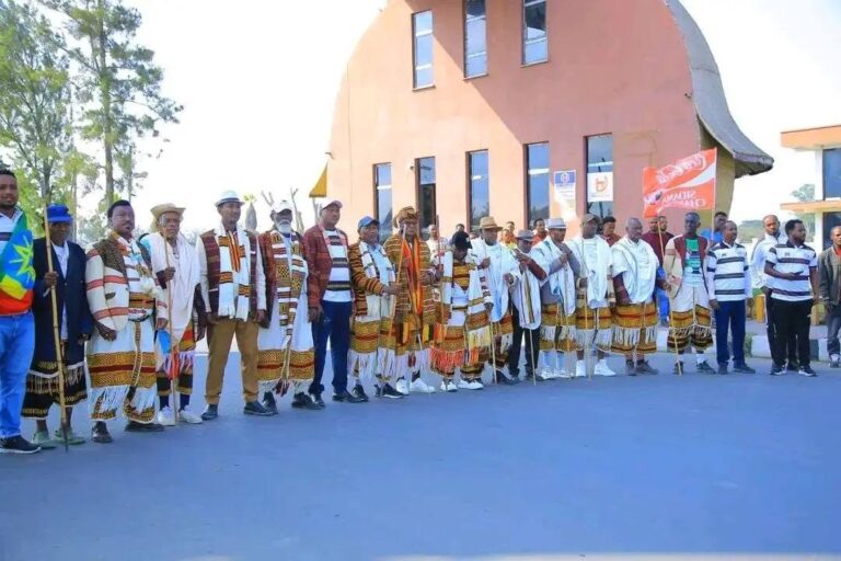 በሲዳማ ክልል ሕብረተሰብ ጤና ኢንሰቲትዩት አመራሮችና ሠራተኞች የኢትዮጵያ ፕሪሚየር ሊግ ሻምፕዮና ሲዳማ ቡና ክለብ የጀግና አቀባበል አደረጉ ።