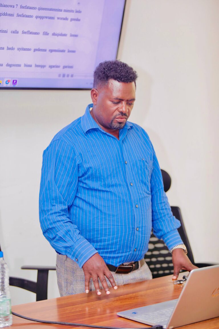 የሲዳማ ክልል ሕብረተሰብ ጤና ኢንሰቲትዩት የብልጽግና ሕብረት አባላት “በምርጫ ማግስት፤ጠንካራ መንግስት” በሚል መሪ ቃል ወይይት እያካሄዱ ይገኛሉ።