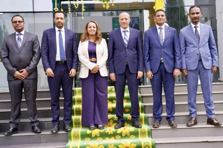 የኢፌድሪ ምክትል ጠቅላይ ሚኒስትር ክቡር አቶ ተመስገን ጥሩነህ የኢትዮጵያ ህብረተሰብ ጤና ኢንስቲትዩትን ጎበኙ
